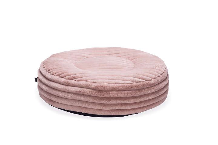 Designed by Lotte Hundekissen Reza Rund